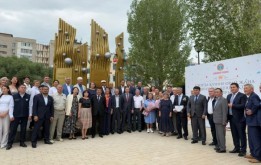 В преддверии дня столицы в Астане был торжественно открыт «Сквер коммунальщиков» - символ уважения и благодарности людям, чей труд зачастую остаётся за кадром, но имеет первостепенное значение в жизни каждого жителя