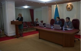 Мәслихат хатшысы Ж.Г. Нурпиисовтың төрағалық етуімен астаналық мәслихатта өткен бұқаралық тыңдалымда қала тұрғындарына сауда қызмет көрсету және көрсетілетін қызметтер сапасы деңгейін арттыру жағдайы талқыға салынды.