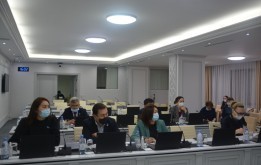 Заседание постоянной комиссии по обсуждению  основного вопроса очередной сессии