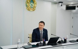 Қалалық мәслихатта жолдарды жөндеу және қалалық тұрақ жүйесі  мәселелері талқыланды