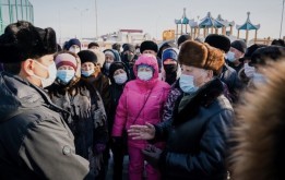 Встреча с жителями жилого массива «Үркер»