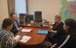 Халық қалаулыларына өздерін толғандырған мұң-мұқтаждарымен жүгінген  жандар