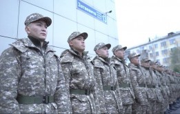 Бүгін Елордалық жас сарбаздар Қарулы Күштер қатарына мерзімді қызмет атқаруға аттанды