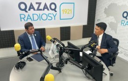 Секретарь маслихата поздравил коллектив Qazaq Radiosy с предстоящим столетним юбилеем
