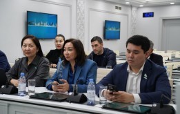 Встреча депутата Сената Парламента РК Жексенбай Б.Н.  депутатами маслихата города Астаны