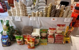 В преддверии публичных слушаний депутаты городского маслихата посетили ряд столичных рынков