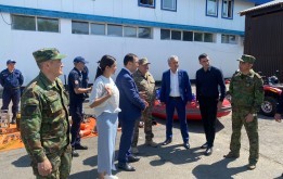 Депутаты посетили спасательную станцию накануне открытия пляжного сезона