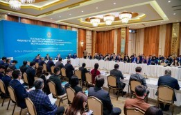 В Университете им. М. Нарыкбаева состоялось экспертное обсуждение проекта новой Конституции с участием акима города Астаны Жениса Касымбека