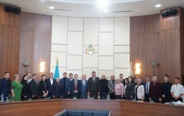 На базе столичного Дома дружбы состоялось  заседание комиссии столичного маслихата, посвящённое вопросам взаимодействия депутатов с Ассамблеей народа Казахстана