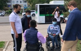 Депутаты маслихата провели рейд по доступности автобусов для людей с ограниченными возможностями