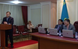 Астаналық мәслихатта «Депутат күні» өтті.