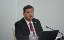 Внеочередная сессия: присвоение наименований улицам и организациям образования столицы