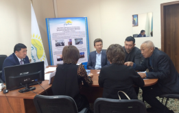 К своему депутату за помощью