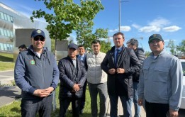 Депутаты маслихата ознакомились с работой спецавтомобилей ЦОДД и системой управления парковками