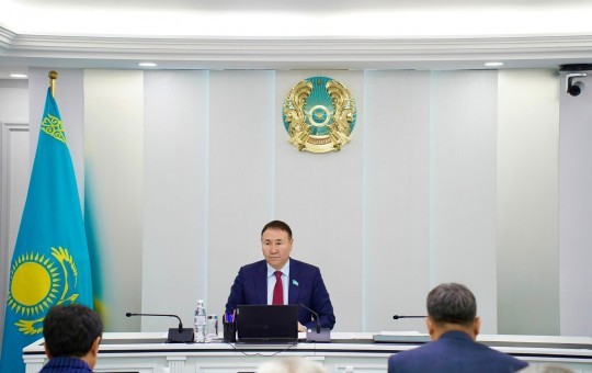 Елордалық мәслихат депутаттары қаланың коммуналдық қызметтері мен кәсіпорындарының қызметін цифрландыру мәселелерін талқылады