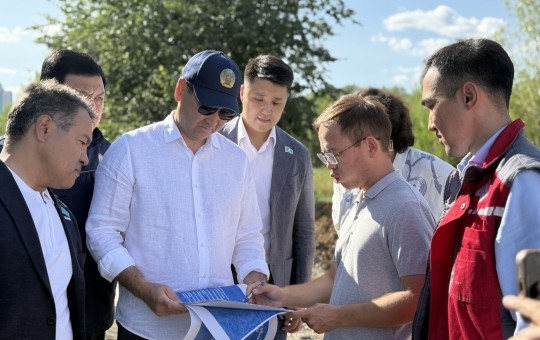 Астана қаласының мәслихат депутаттары елордадағы негізгі қоғамдық кеңістіктердің қайта жөндеу жұмыстарының барысын тексерді