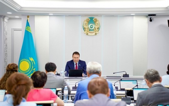 Мәслихат отырысында елорданың денсаулық сақтау жүйесін дамыту мәселелері талқыланды