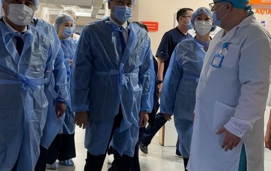 Астана маслихатының депутаттары күрделі жөндеуден кейін жұмысын қайта бастаған №3 қалалық аурухананың хирургия корпусында болды