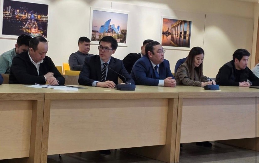 Астана қаласы мәслихатының депутаттары «АстанаГенплан» ЖШС базасында қаланың қоғамдық кеңістіктерін дамыту мәселесі бойынша жұмыс кеңесін өткізді