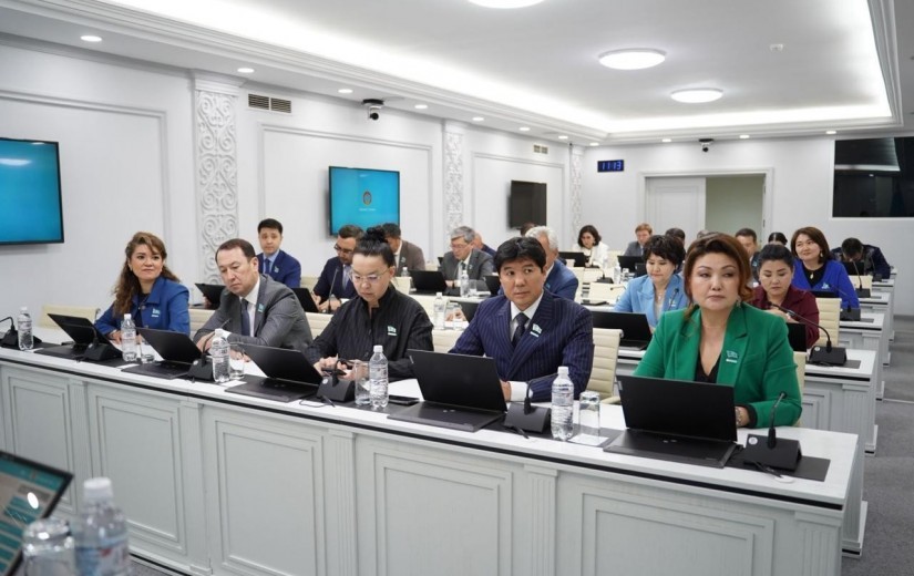 Мәслихаттың салық салу, қолжетімді ортаны қамтамасыз ету және әлеуметтік маңызы бар жобалар мәселелері жөніндегі кезектен тыс сессиясы туралы