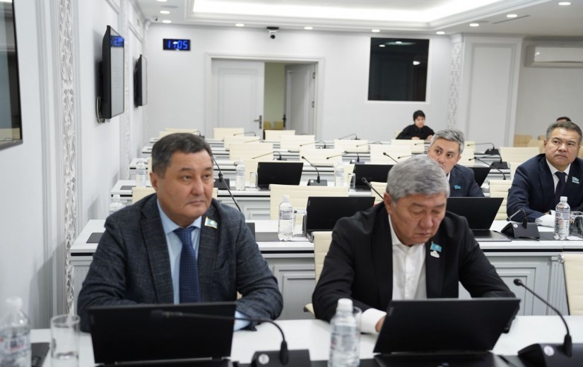 Құрылыс мәселелері жөніндегі тұрақты комиссияның елорданың инженерлік және қала құрылысы инфрақұрылымын стратегиялық дамыту жөніндегі шешімдердің жобаларын қарауға арналған отырысы