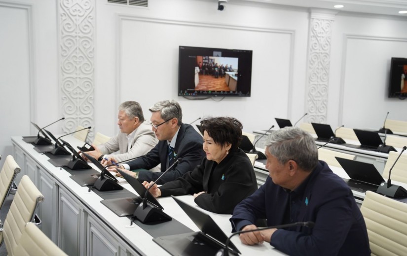 Мәслихаттың заңдылық, құқықтық тәртіп және жұртшылықпен жұмыс мәселелері жөніндегі тұрақты комиссиясының отырысы