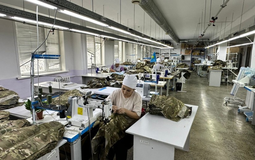 Депутаты столичного маслихата посетили ТОО «DANMARD» одно из производственных предприятий города, работающее в сфере лёгкой промышленности