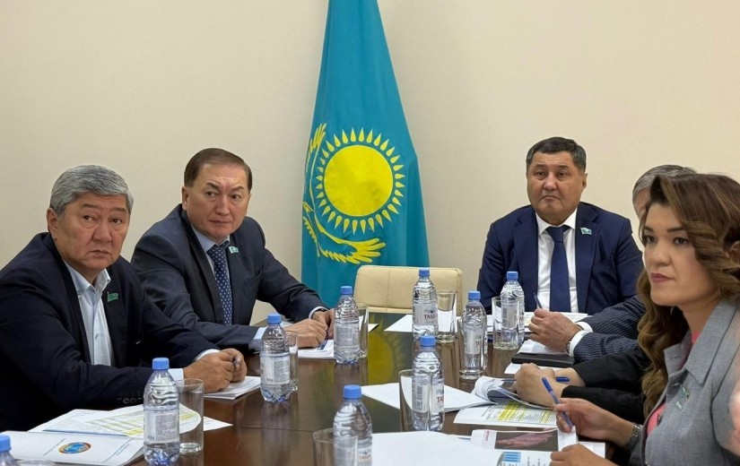 Мәслихат депутаттары елорда аудандарымен жұмыс кездесулерін аяқтады