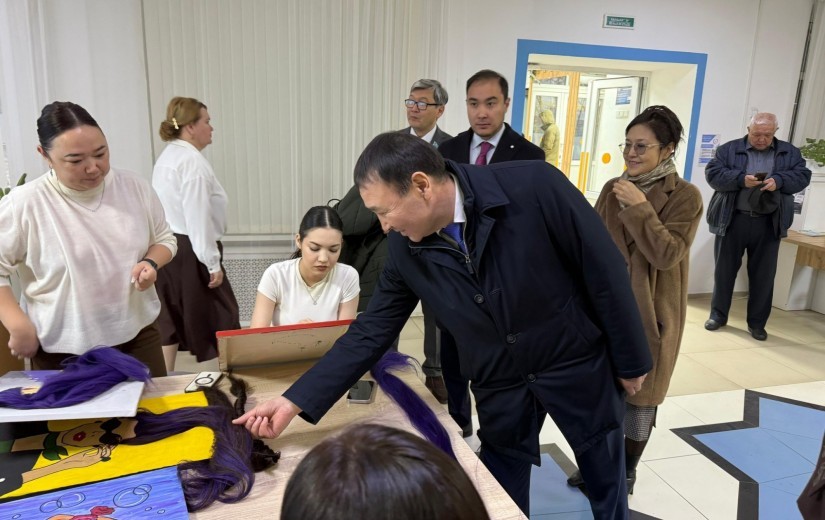 Астана қалалық мәслихатының депутаттары Астана әкімдігіне қарасты Технологиялық колледжге барды