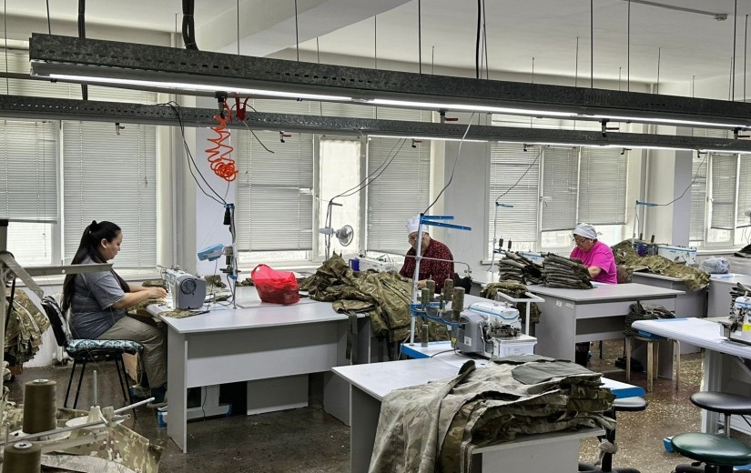 Депутаты столичного маслихата посетили ТОО «DANMARD» одно из производственных предприятий города, работающее в сфере лёгкой промышленности