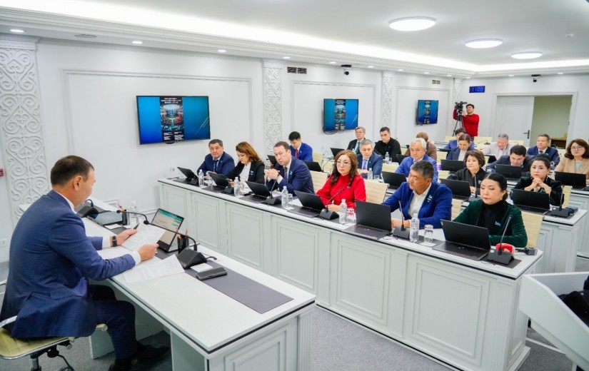 Астана қаласының мәслихатында Қазақстан Республикасының жаңа Конституциясының жобасы талқыланды