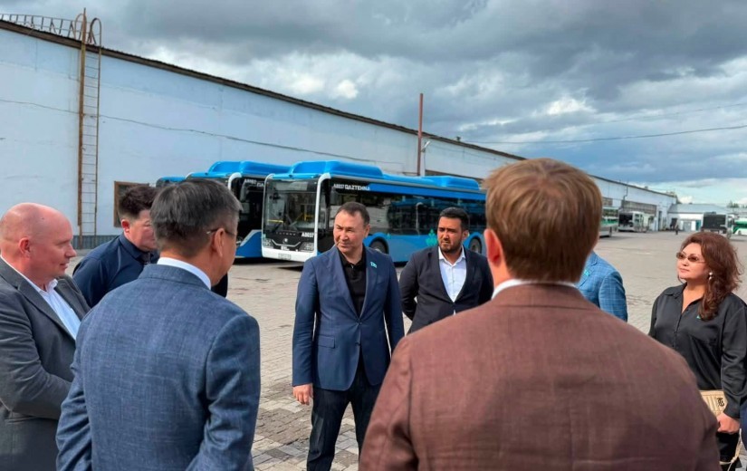 Депутаты столичного маслихата провели выездное совещание на базе АО «Автобусный парк №1»