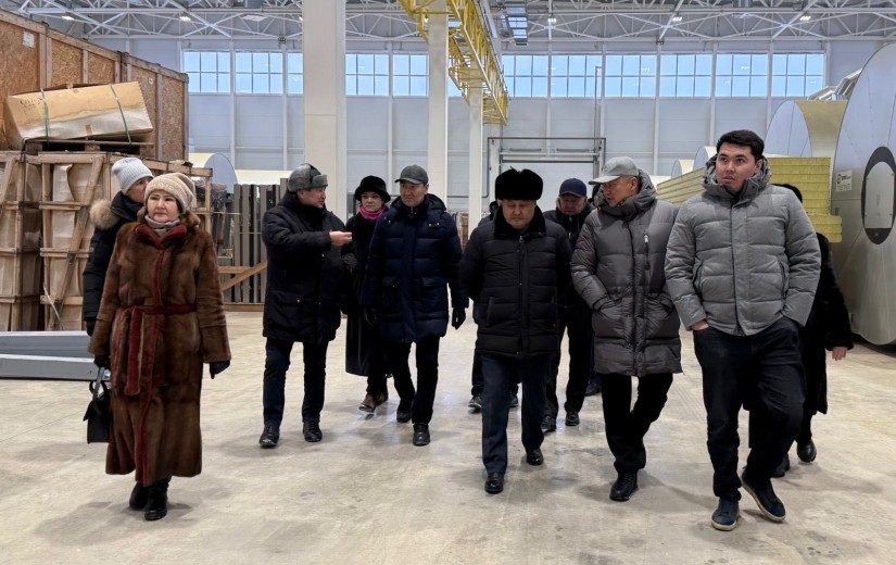 Бюджет, экономика, өнеркәсіп және кәсіпкерлік мәселелері жөніндегі тұрақты комиссияның отырысына дайындық аясында мәслихат депутаттары қаладағы бірқатар нысандарға көшпелі түрде барып, танысу жүргізді