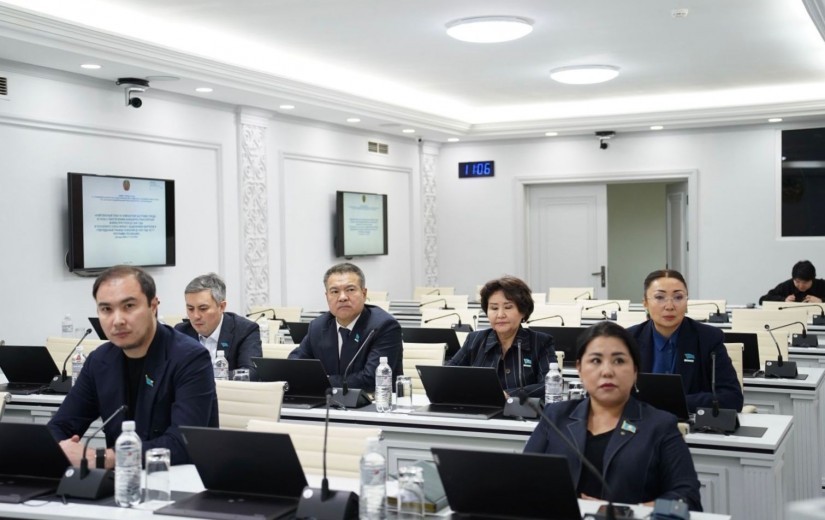 Құрылыс мәселелері жөніндегі тұрақты комиссияның елорданың инженерлік және қала құрылысы инфрақұрылымын стратегиялық дамыту жөніндегі шешімдердің жобаларын қарауға арналған отырысы