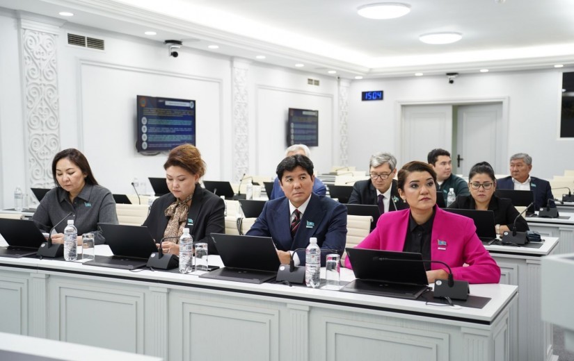 Елордалық мәслихатта Депутат күні өтті