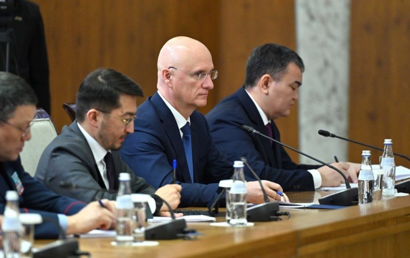 Мемлекет басшысы елорданы кешенді дамыту мәселелері бойынша Астана қаласы әкімдігінде кеңейтілген кеңес өткізді