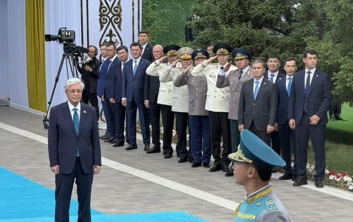 Мәслихат депутаттары Қазақстан Республикасының Мемлекеттік Туын көтерудің салтанатты рәсіміне қатысты