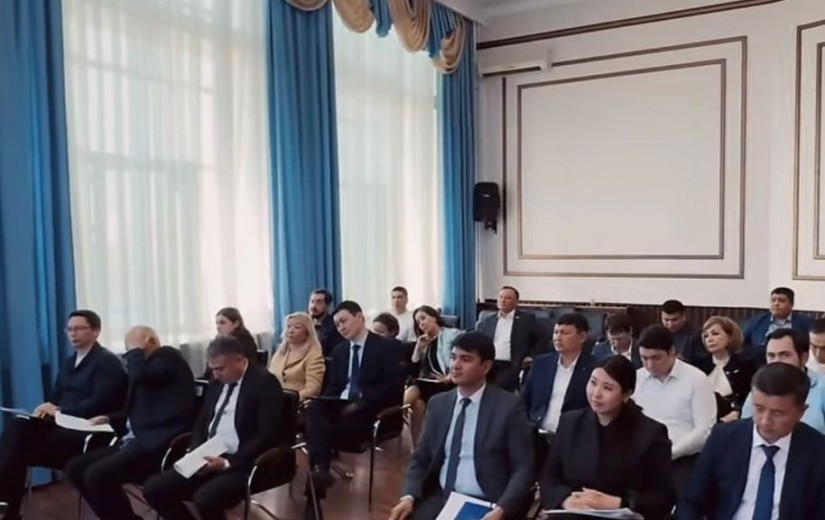Астанада «AMANAT» партиясының қалалық филиалы жанындағы экономика және кәсіпкерлік мәселелері жөніндегі кеңес отырысы өтті