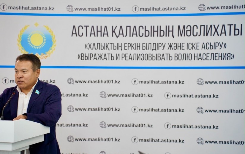 В стенах столичного маслихата в честь Дня государственного служащего Республики Казахстан чествовали лучших сотрудников аппарата