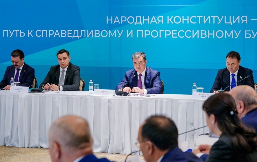 Астана қаласының әкімі Жеңіс Қасымбектің қатысуымен М.Нарықбаев атындағы Университетте өткен жаңа Конституция жобасын сараптамалық талқылау өтті