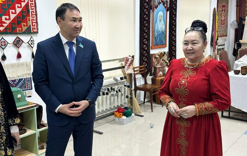 Астана қалалық мәслихатының депутаттары Астана әкімдігіне қарасты Технологиялық колледжге барды