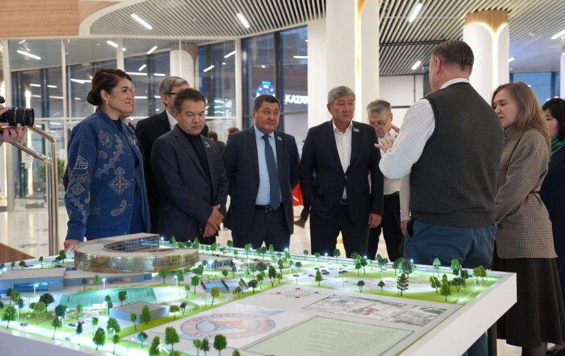 Астана қалалық мәслихатының депутаттары білім және спорт салаларында іске асырылған бірқатар нысандарға шығу жиынын өткізді