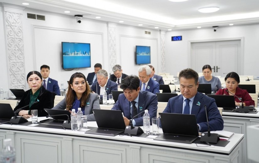Бюджет, экономика, өнеркәсіп және кәсіпкерлік мәселелері жөніндегі тұрақты комиссияның отырысында 2026-2028 жылдарға арналған бюджет мәселесі талқыланды