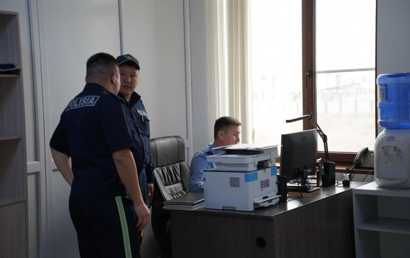 Депутаты маслихата Астаны посетили Управление административной полиции ДП столицы