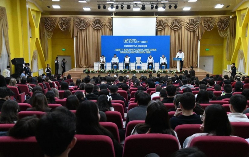 «Әділетті және прогрессивті Қазақстанның Халықтық Конституциясы үшін» жалпыұлттық коалициясының қалалық штабының өкілдері «Тұран–Астана» университетінің оқытушылары мен студенттерімен кездесті