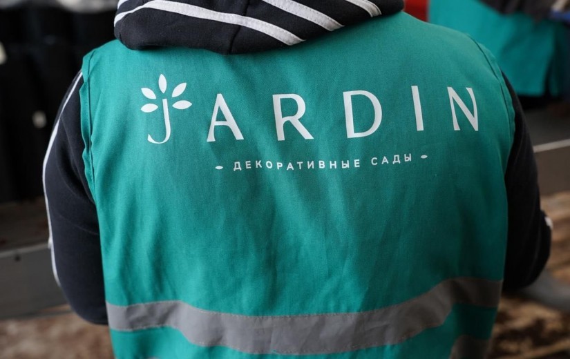 Депутаттар Жібек жолы кентіндегі сәндік өсімдіктер питомнигінің жұмысымен танысты