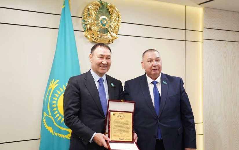 Маңғыстау облысы мәслихаттарының депутаттар делегациясы және аппарат қызметкерлерімен жұмыс кездесуі