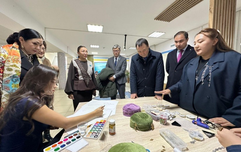 Астана қалалық мәслихатының депутаттары Астана әкімдігіне қарасты Технологиялық колледжге барды