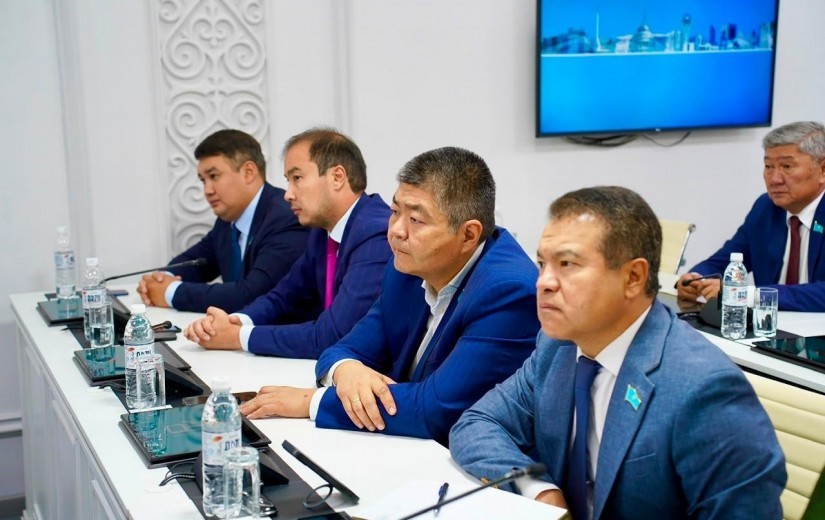 Состоялась рабочая встреча  депутатского корпуса с акимом города Астаны
