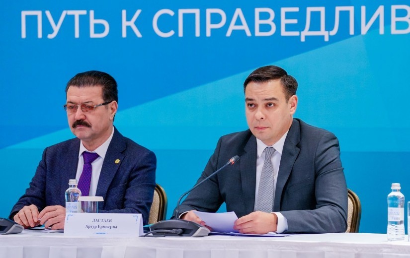 Астана қаласының әкімі Жеңіс Қасымбектің қатысуымен М.Нарықбаев атындағы Университетте өткен жаңа Конституция жобасын сараптамалық талқылау өтті